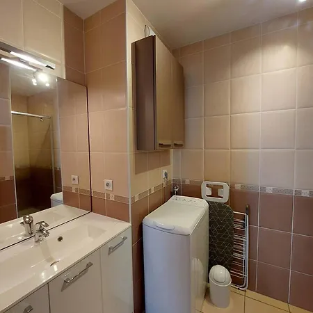 A Avec Balcon Et Couchages Pour 4 Personnes - Fr-1-812-62